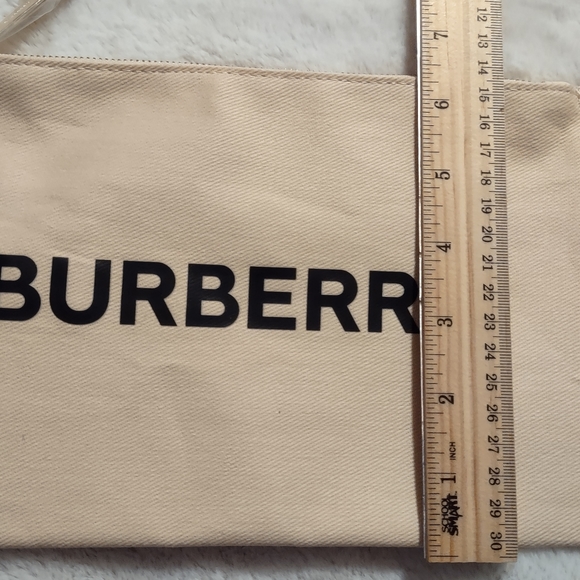 🆕Burberry Wristlet - Picture 9 of 10